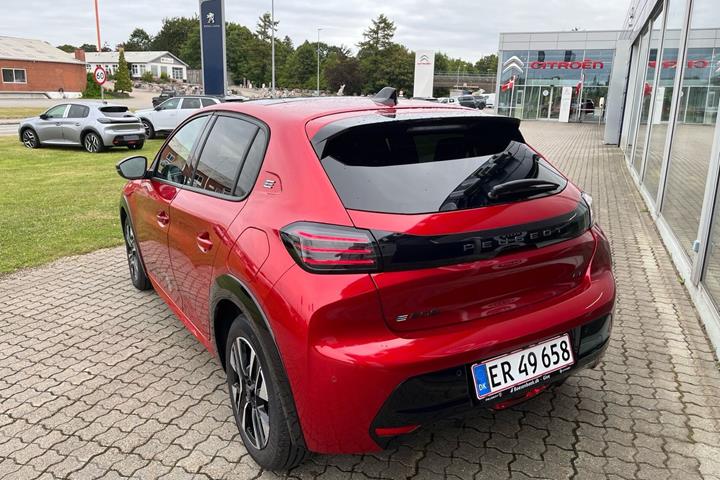 Rød Peugeot e-208 fra 2026