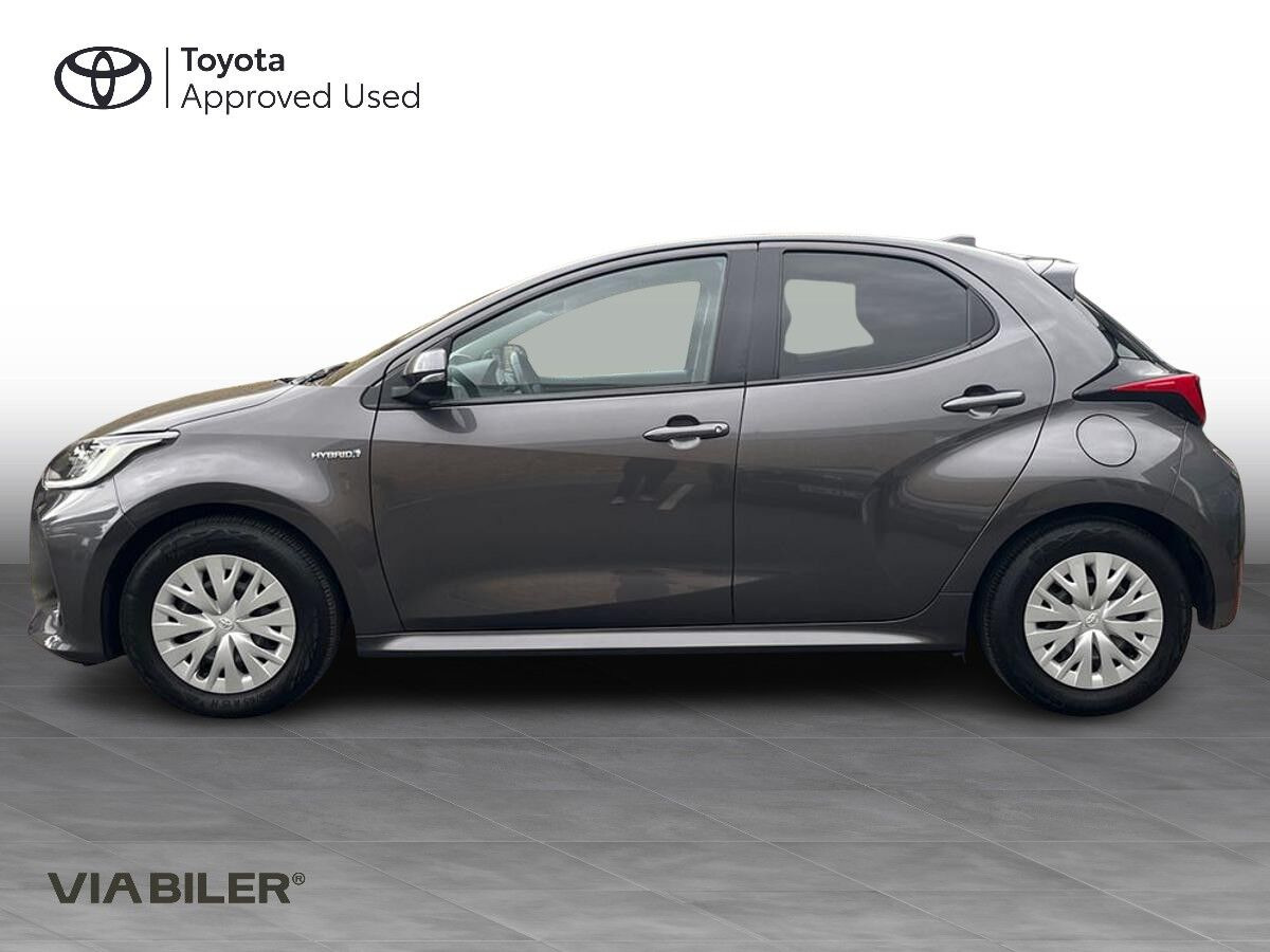 Sort Toyota Yaris fra 2021