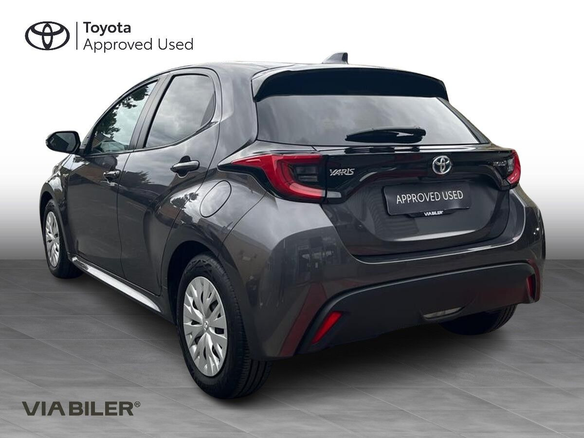 Sort Toyota Yaris fra 2021