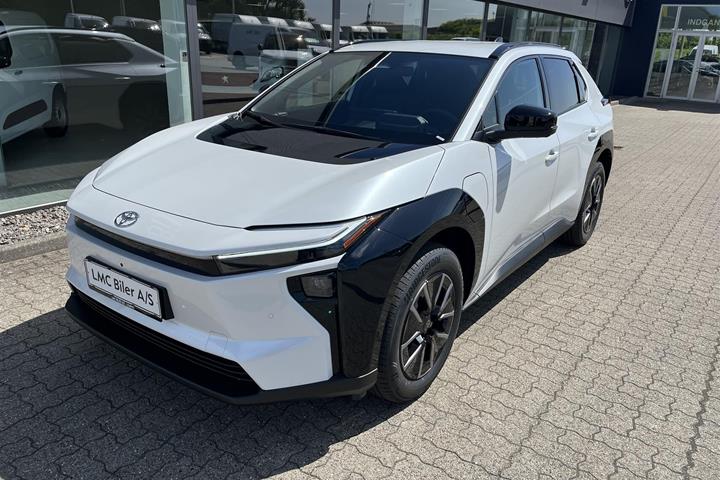Hvid Toyota BZ4X fra 2026
