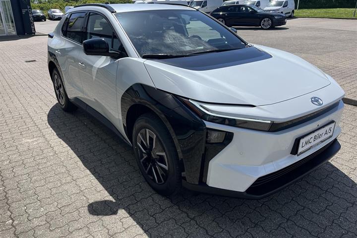 Hvid Toyota BZ4X fra 2026