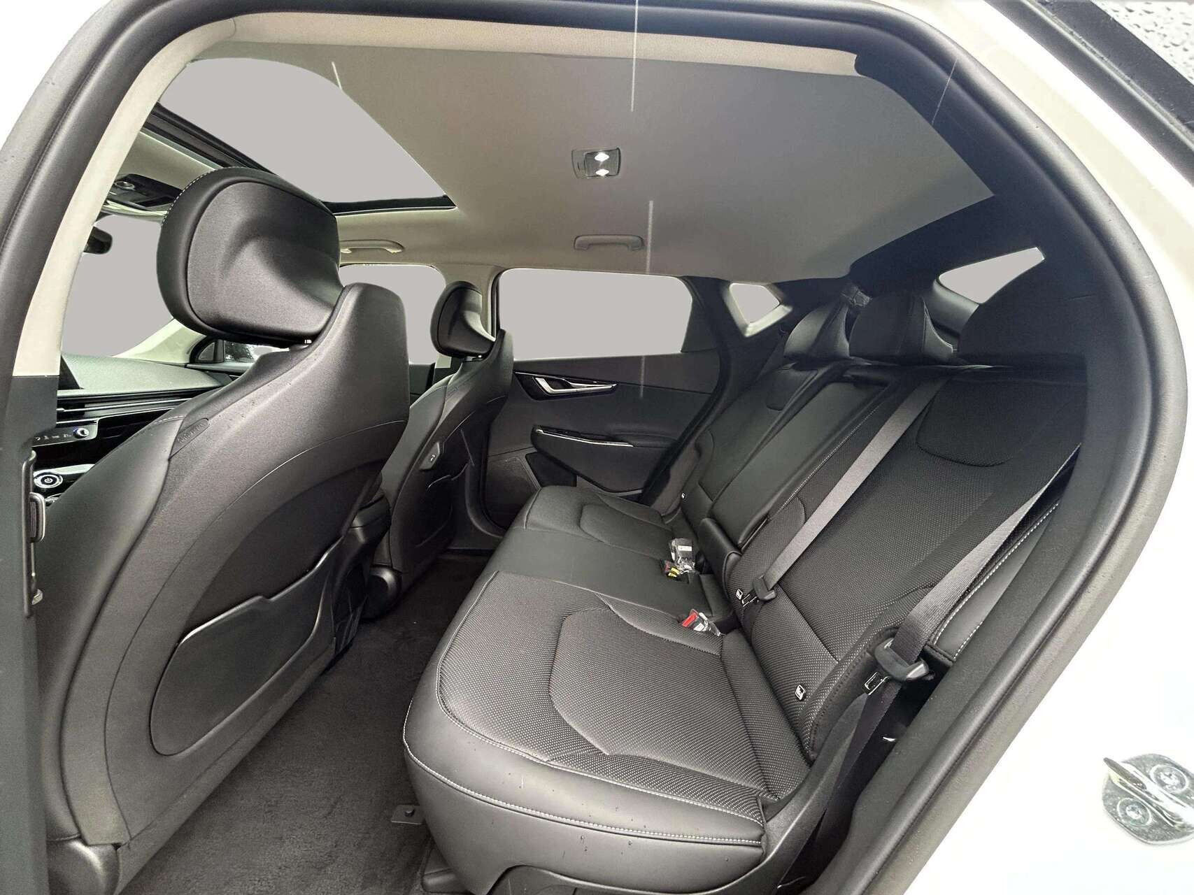 Hvid Kia EV6 fra 2025