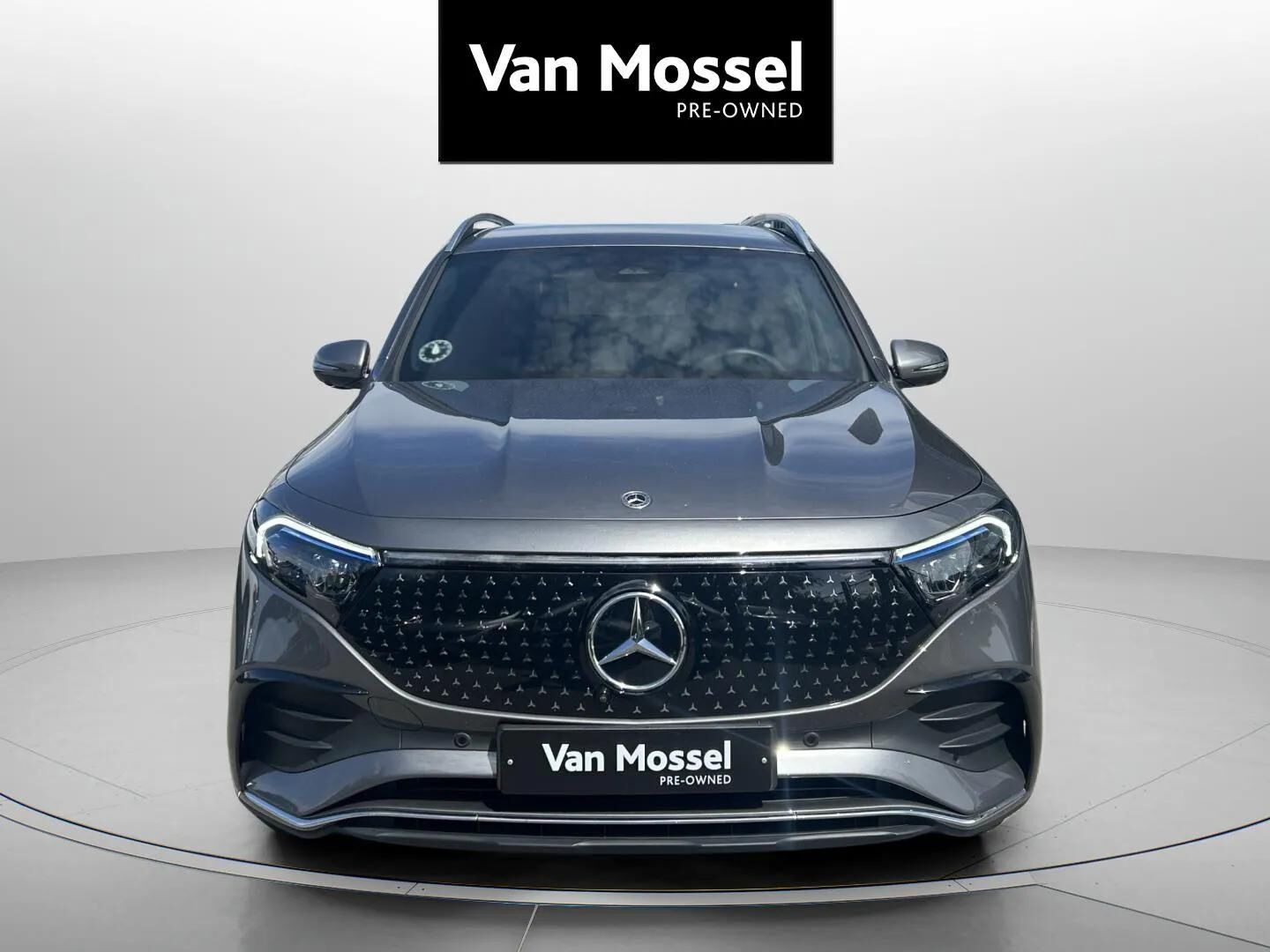 Grå Mercedes EQB 250+ fra 2025