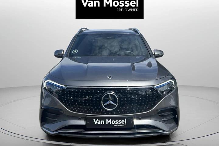 Grå Mercedes EQB 250+ fra 2025