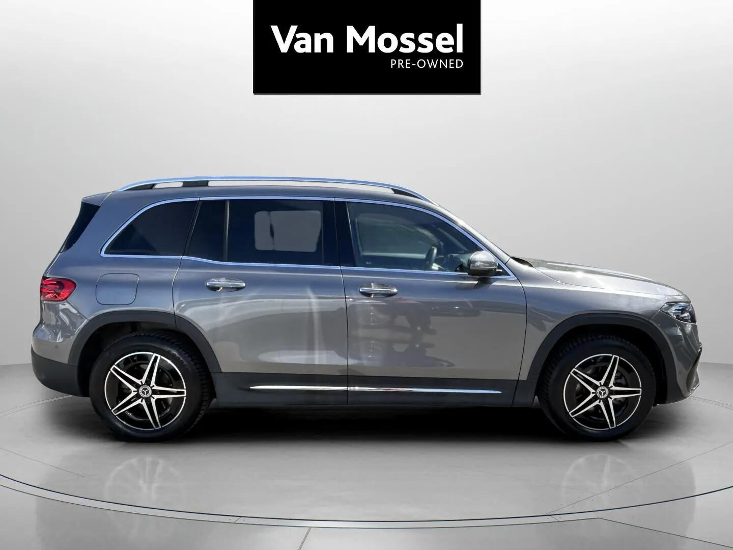 Grå Mercedes EQB 250+ fra 2025