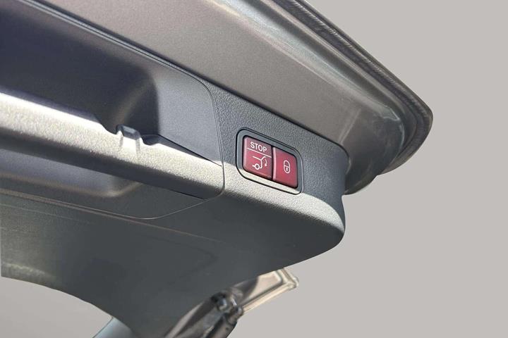 Grå Mercedes EQB 250+ fra 2025