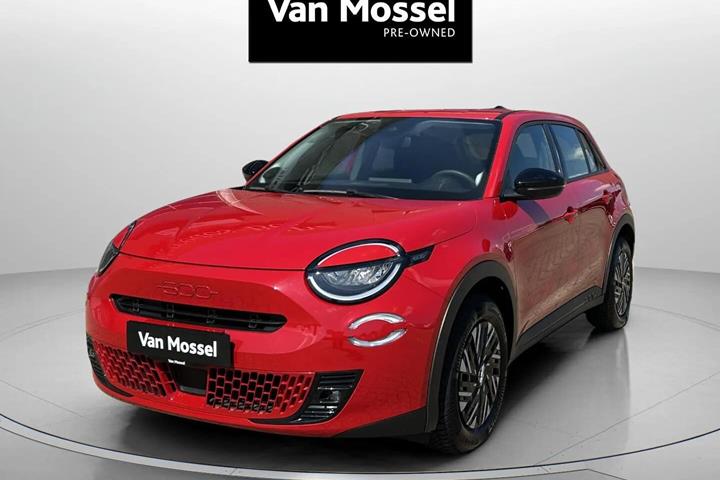 Rød Fiat 600e fra 2023