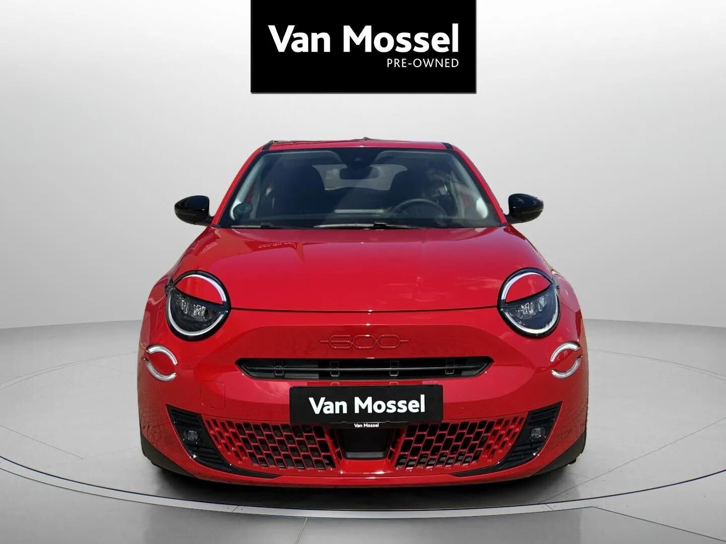 Rød Fiat 600e fra 2023