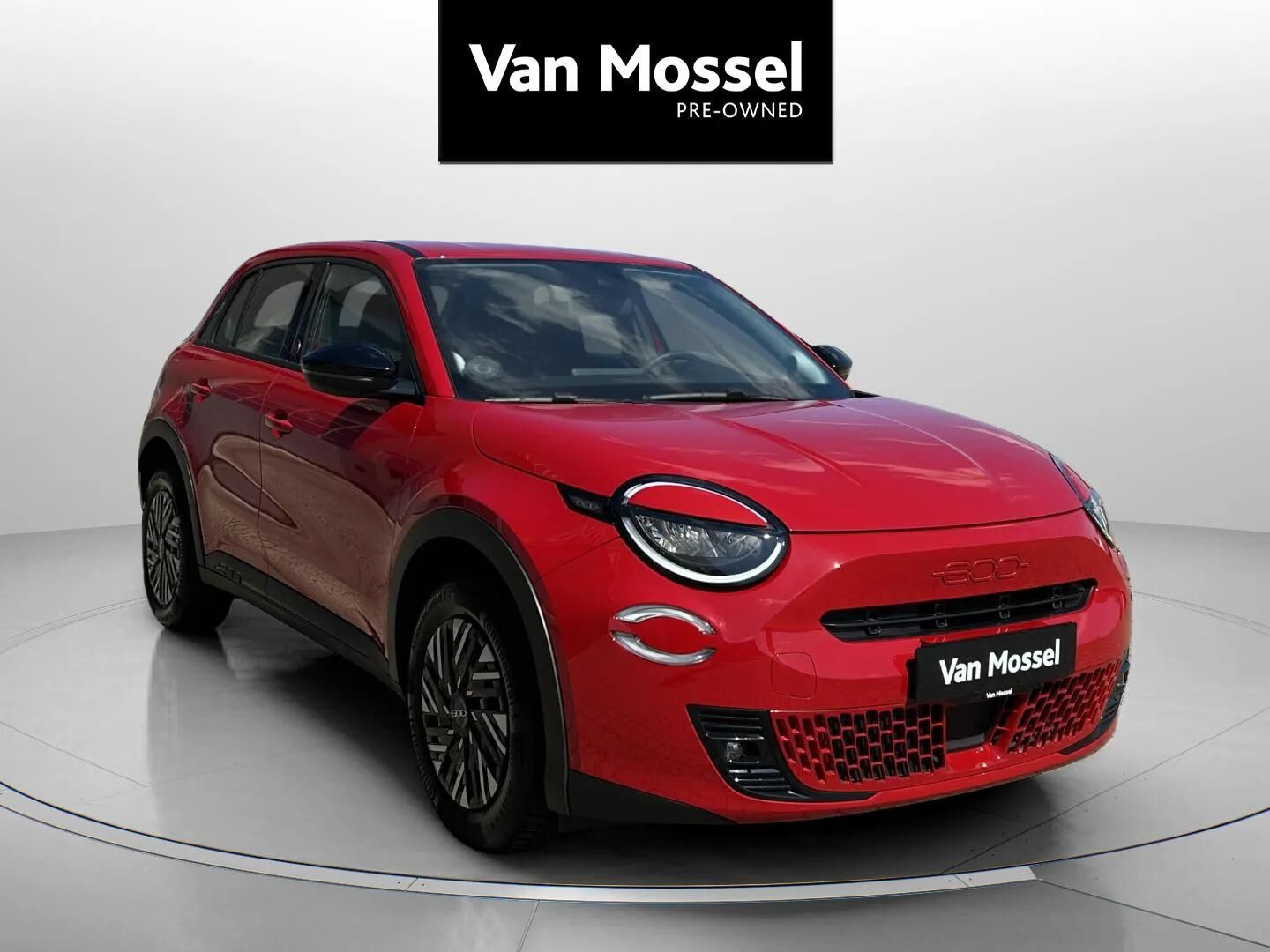 Rød Fiat 600e fra 2023