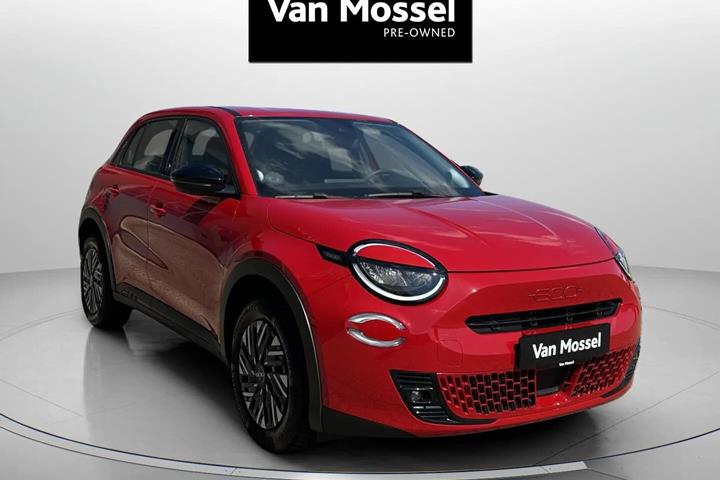 Rød Fiat 600e fra 2023
