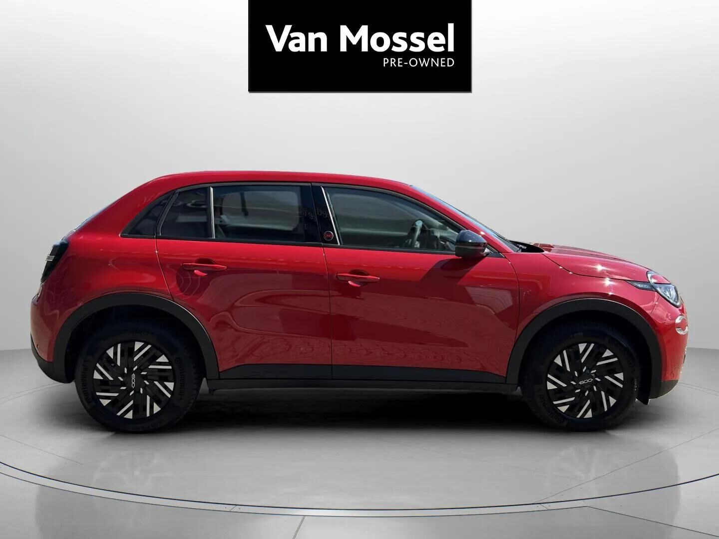 Rød Fiat 600e fra 2023