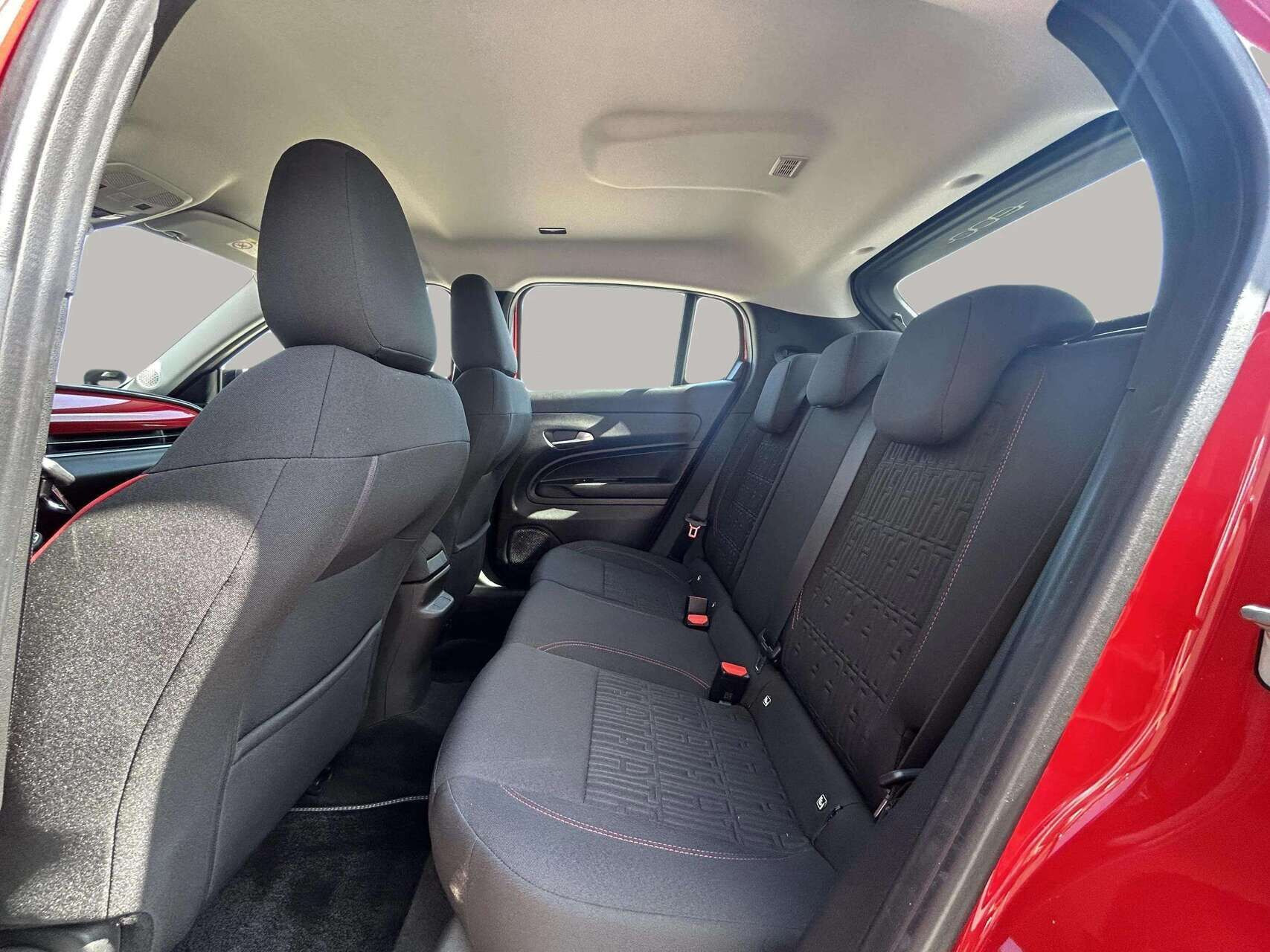 Rød Fiat 600e fra 2023