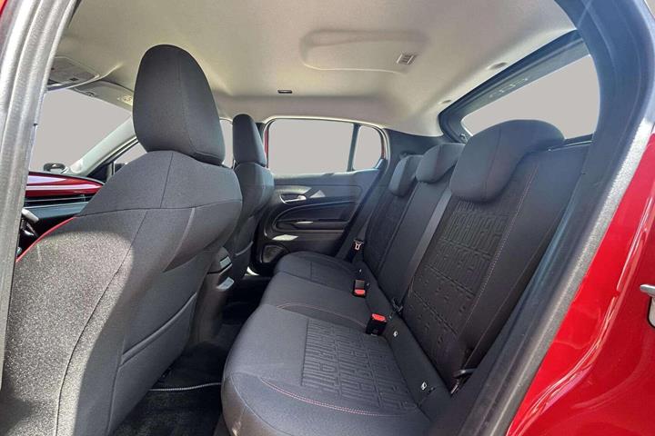 Rød Fiat 600e fra 2023