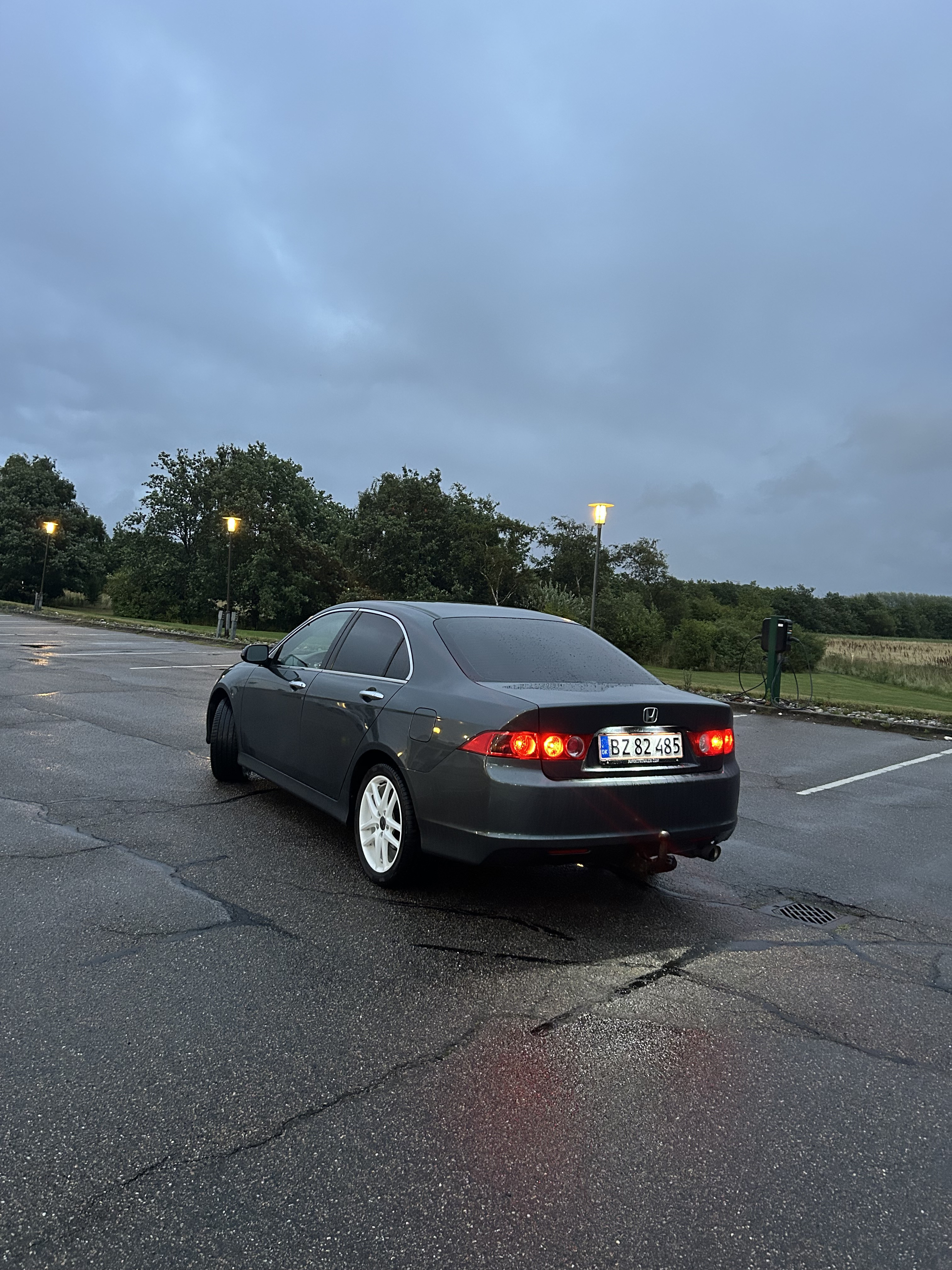 Blå Honda Accord fra 2008