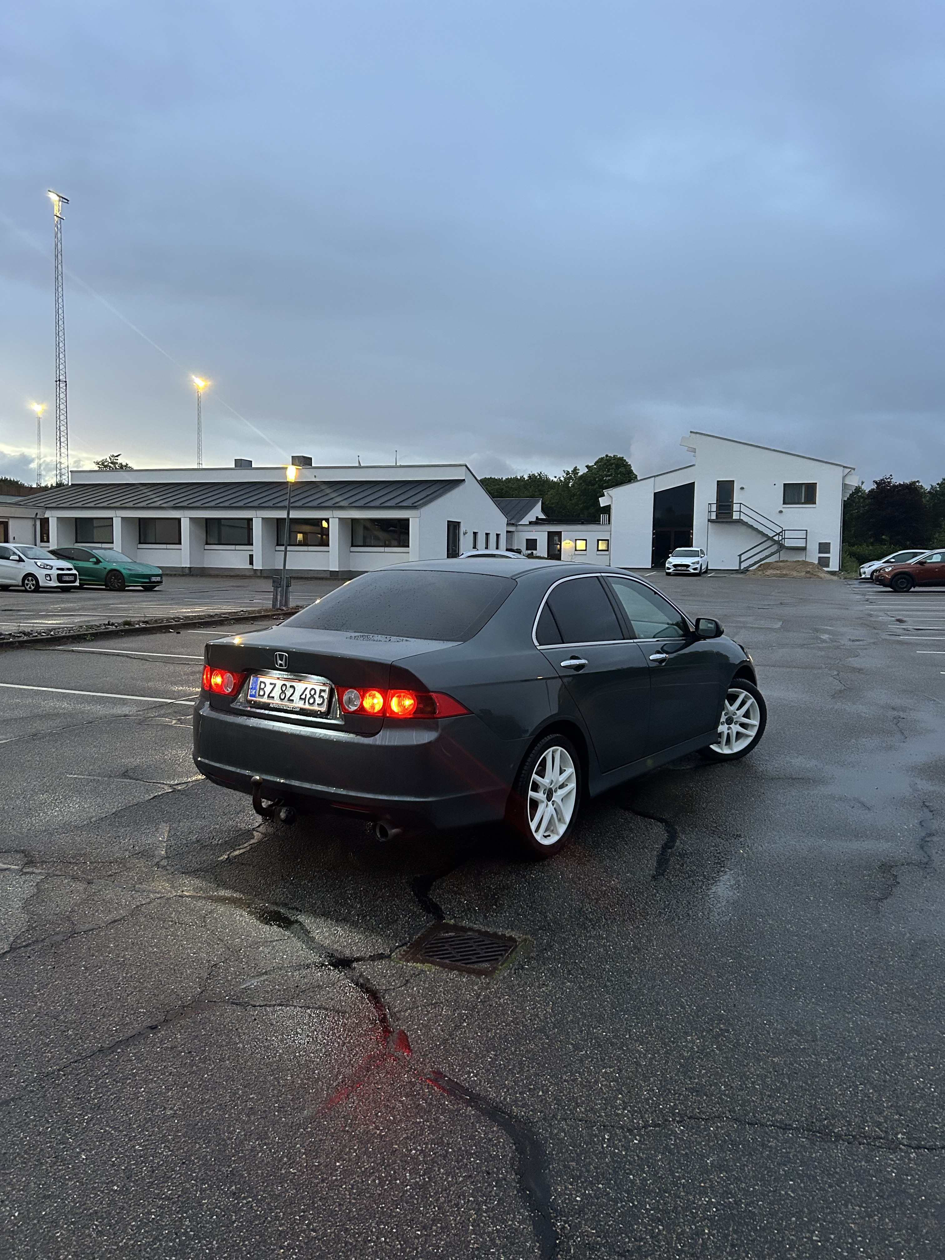 Blå Honda Accord fra 2008