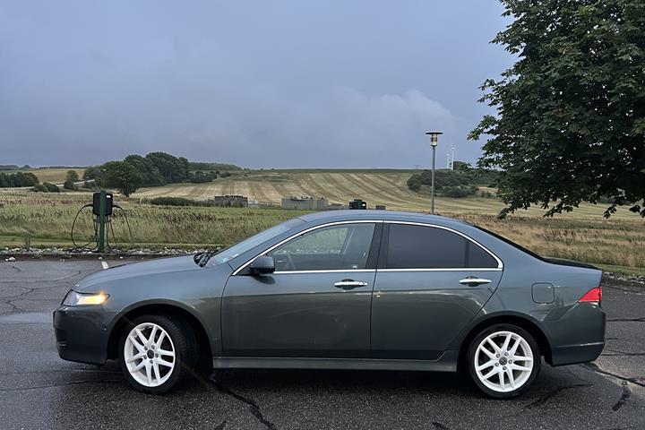 Blå Honda Accord fra 2008