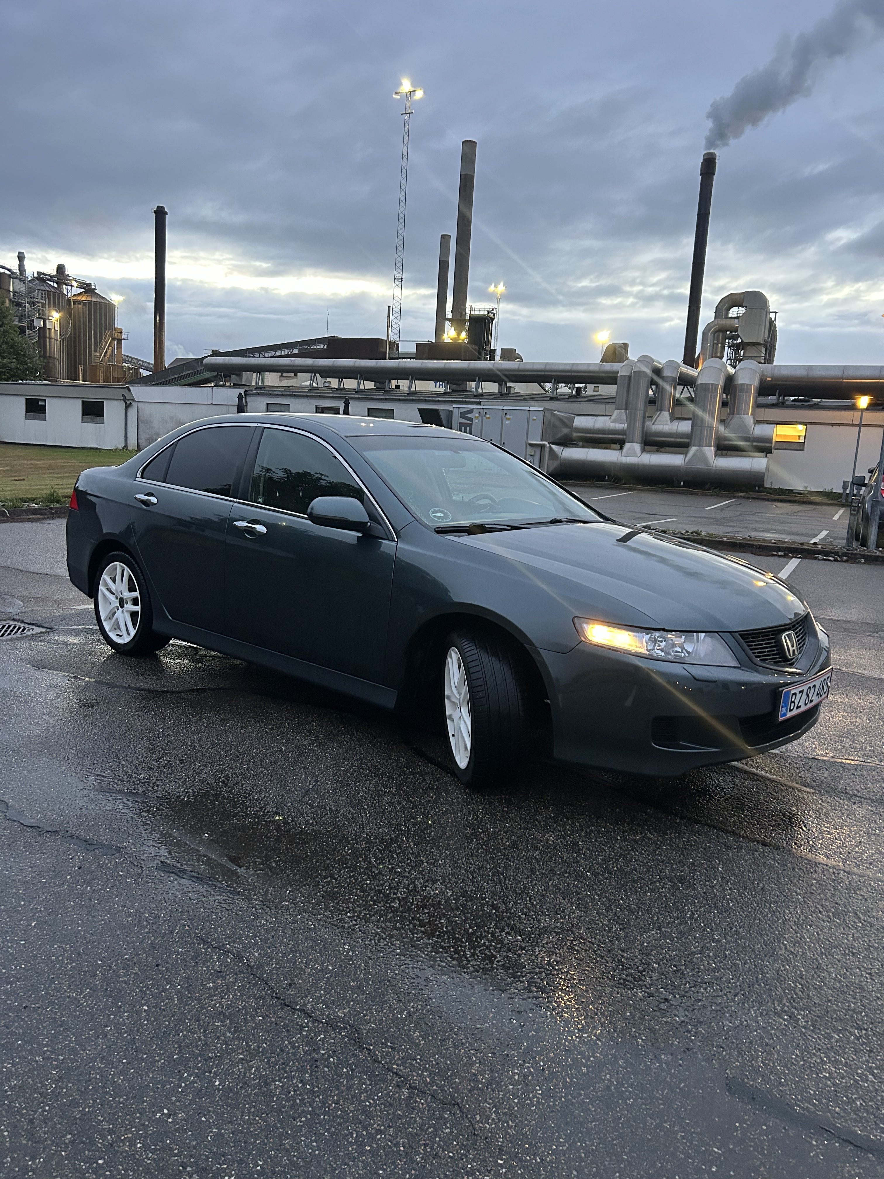 Blå Honda Accord fra 2008