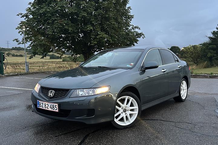 Blå Honda Accord fra 2008
