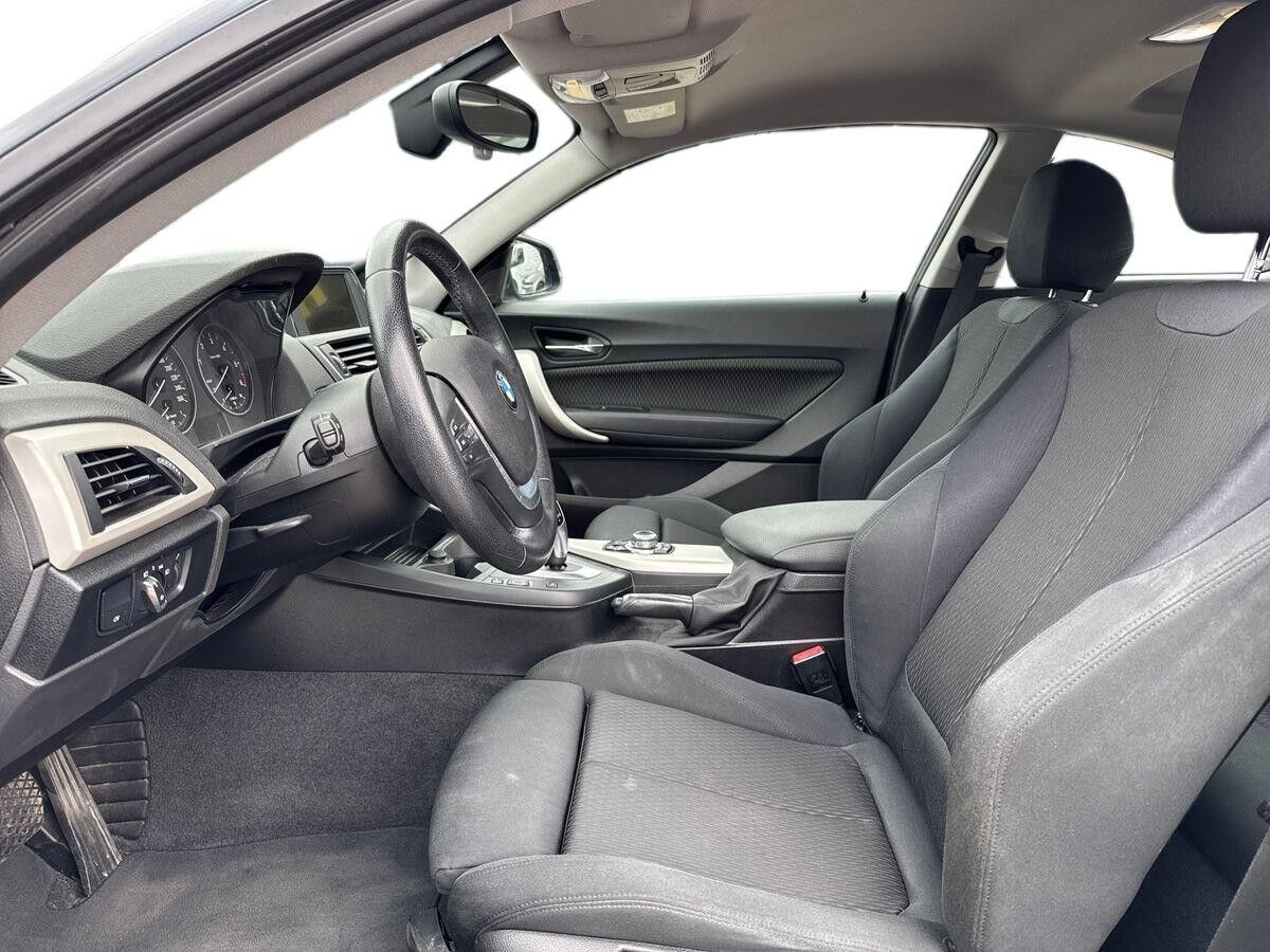 Blå BMW 220d fra 2015