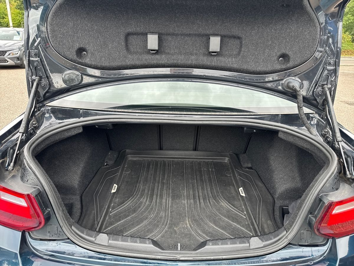 Blå BMW 220d fra 2015