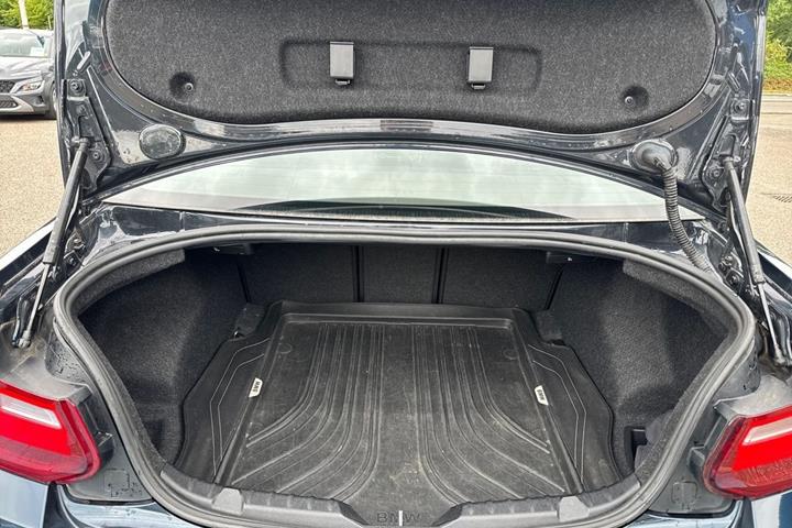 Blå BMW 220d fra 2015