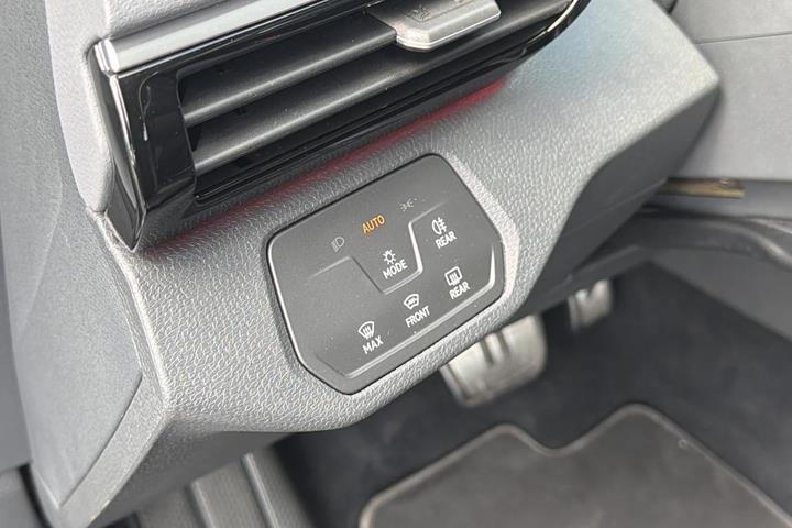 Grå VW ID.4 fra 2023