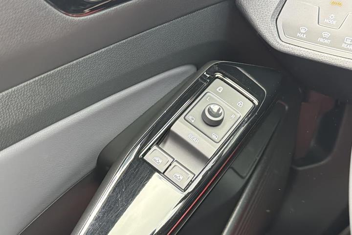 Grå VW ID.4 fra 2023