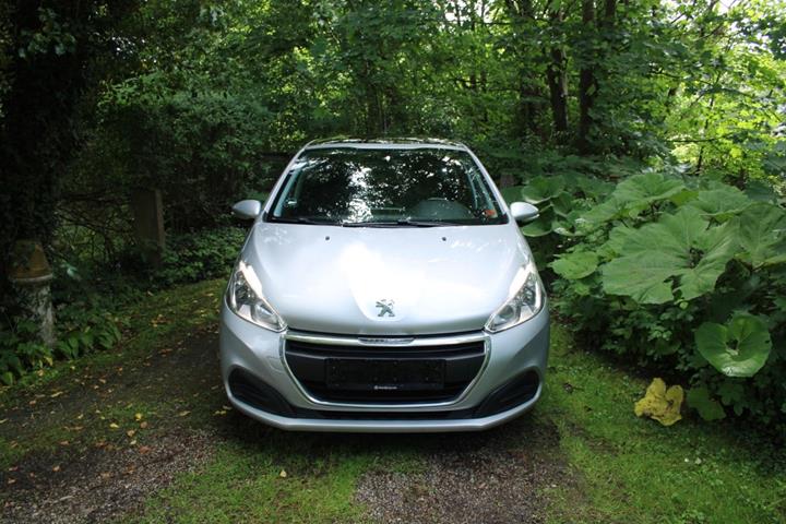 Sølv Peugeot 208 fra 2016