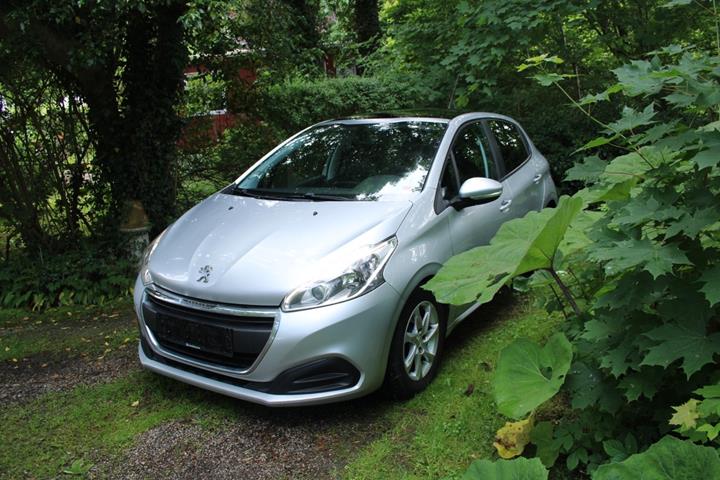 Sølv Peugeot 208 fra 2016
