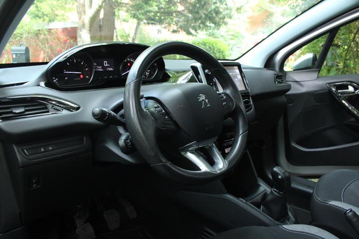 Sølv Peugeot 208 fra 2016
