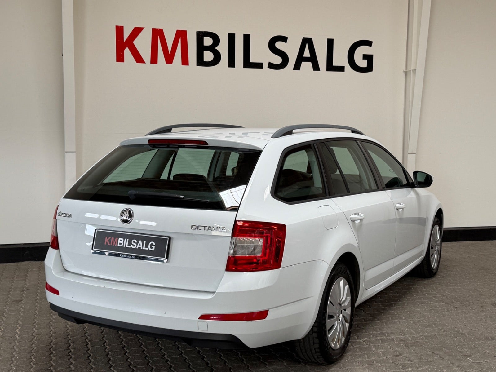 Hvid Skoda Octavia fra 2016