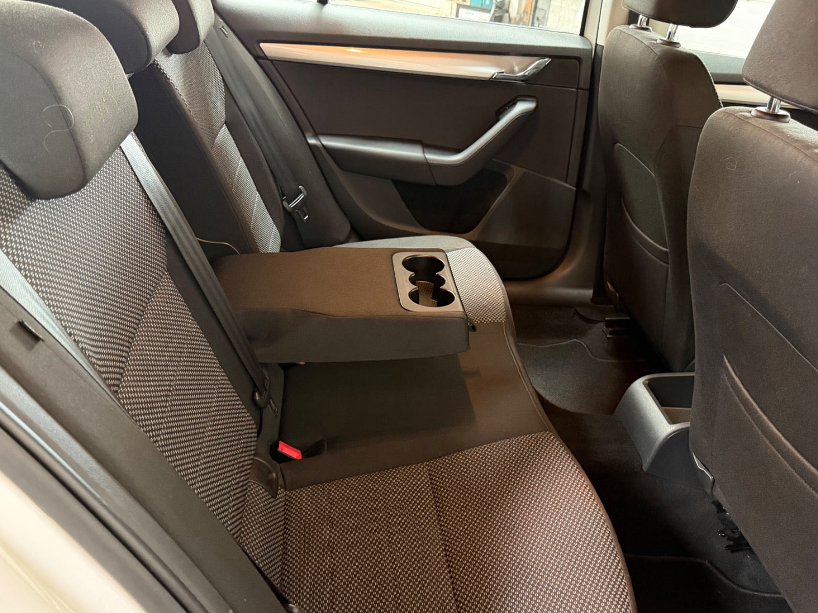 Hvid Skoda Octavia fra 2016