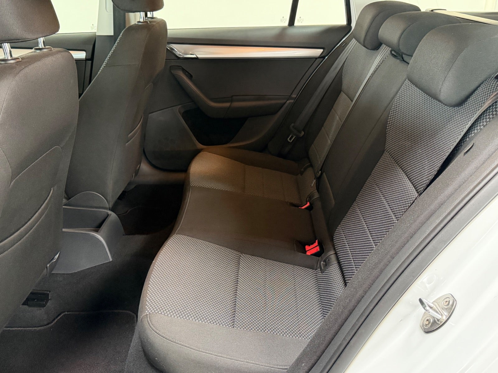 Hvid Skoda Octavia fra 2016