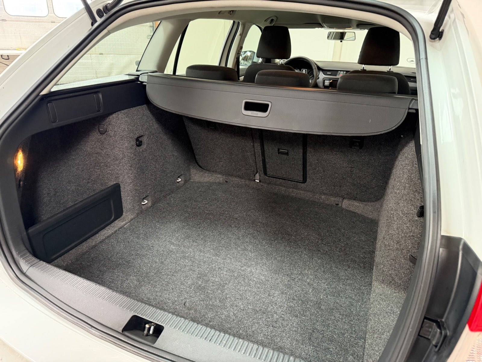 Hvid Skoda Octavia fra 2016