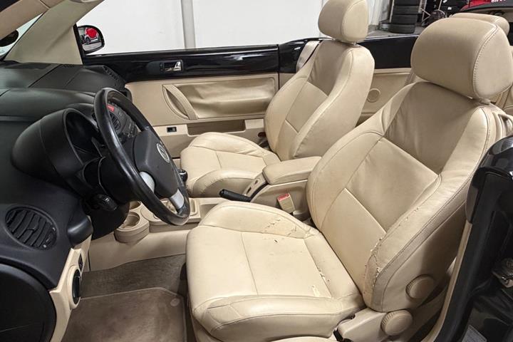 Sort VW New Beetle fra 2004