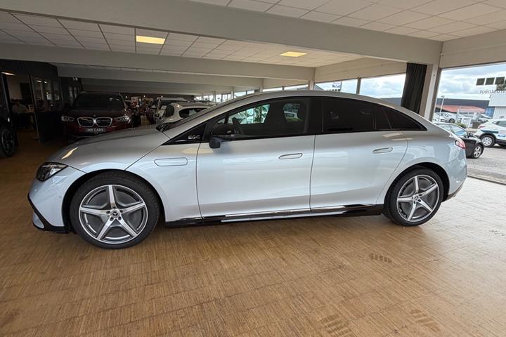 Sølv Mercedes EQE350+ fra 2025