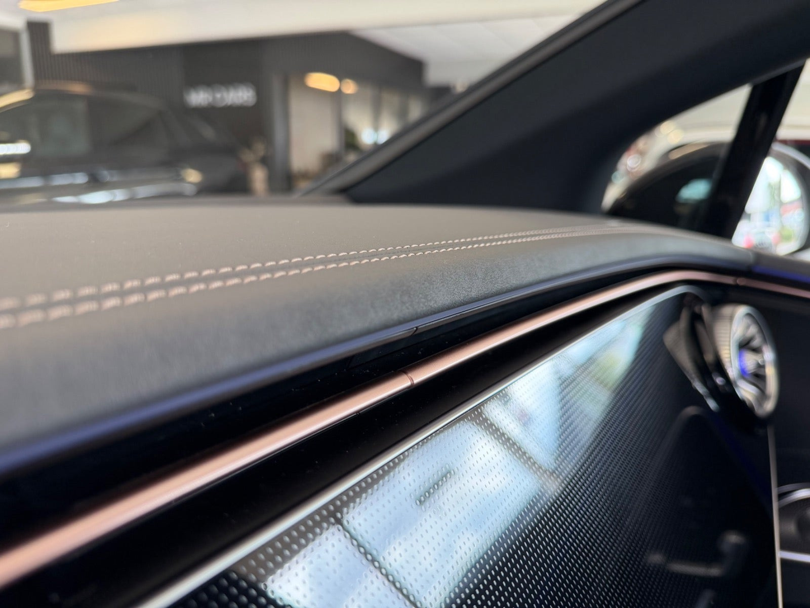 Sølv Mercedes EQE350+ fra 2025