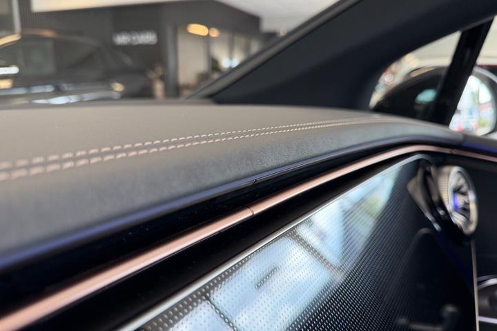 Sølv Mercedes EQE350+ fra 2025