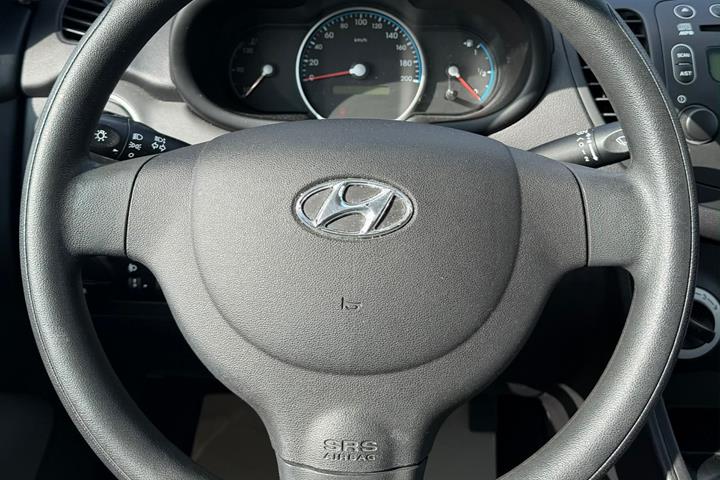 Orange Hyundai i10 fra 2011