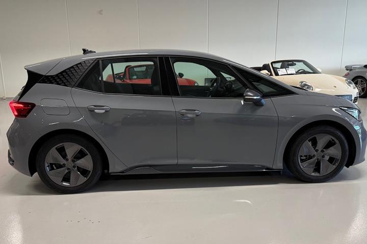 Grå Cupra Born fra 2024