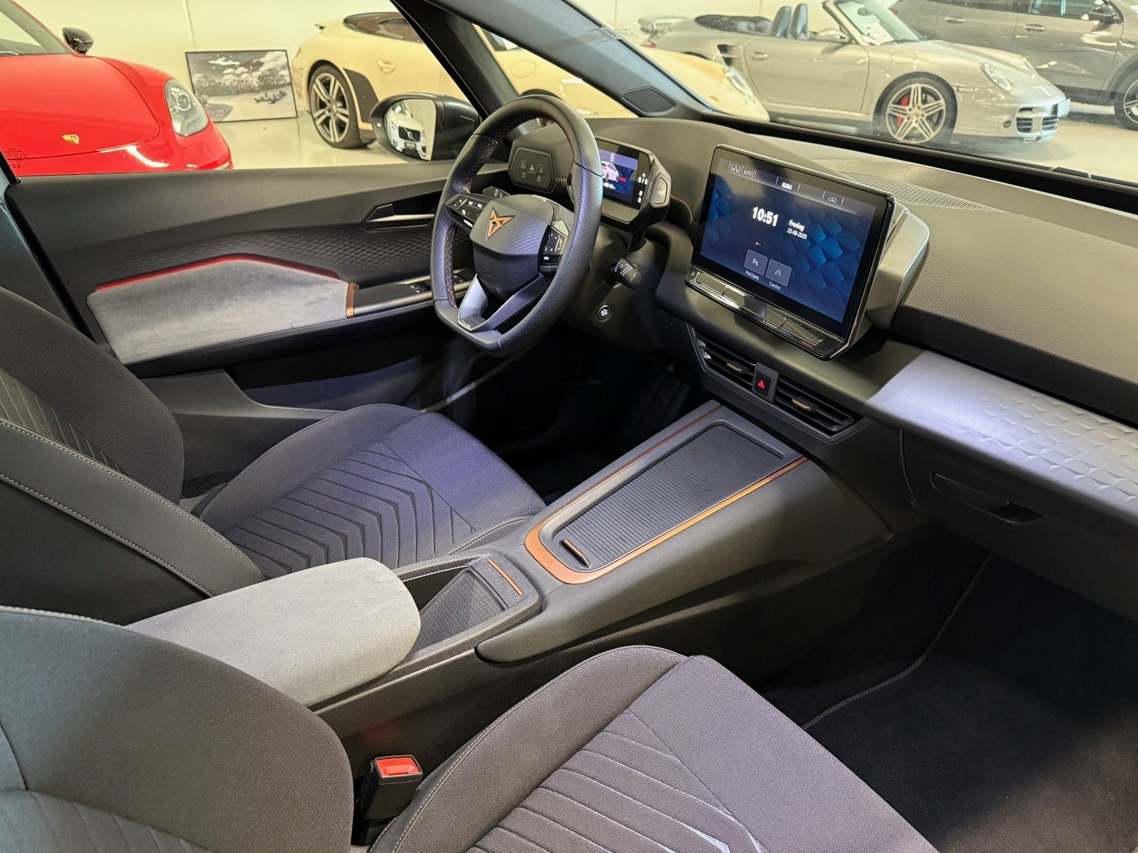 Grå Cupra Born fra 2024