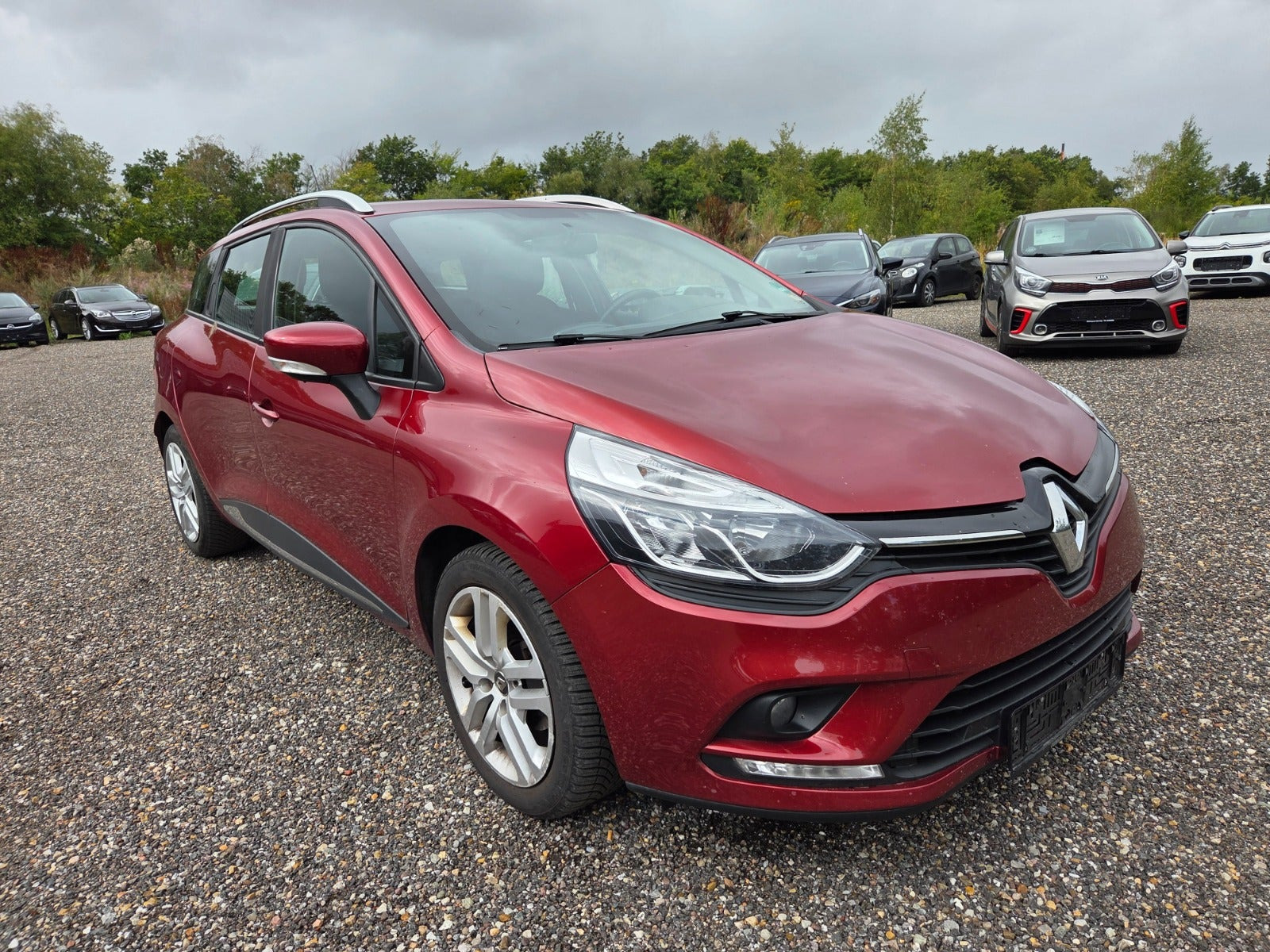 Rød Renault Clio IV fra 2018