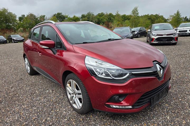 Rød Renault Clio IV fra 2018