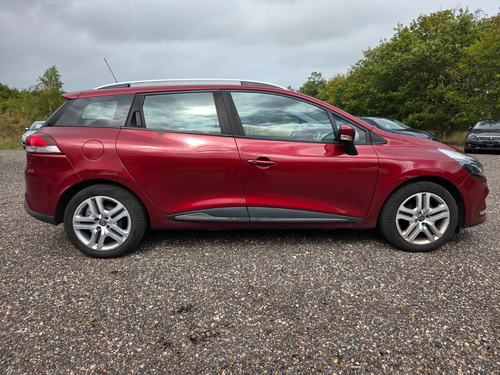 Rød Renault Clio IV fra 2018