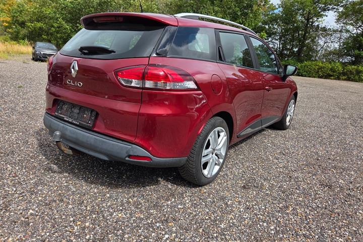 Rød Renault Clio IV fra 2018