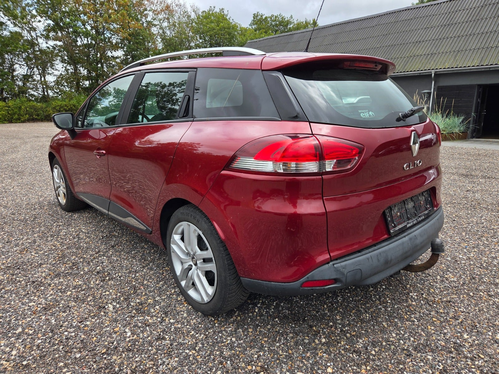 Rød Renault Clio IV fra 2018
