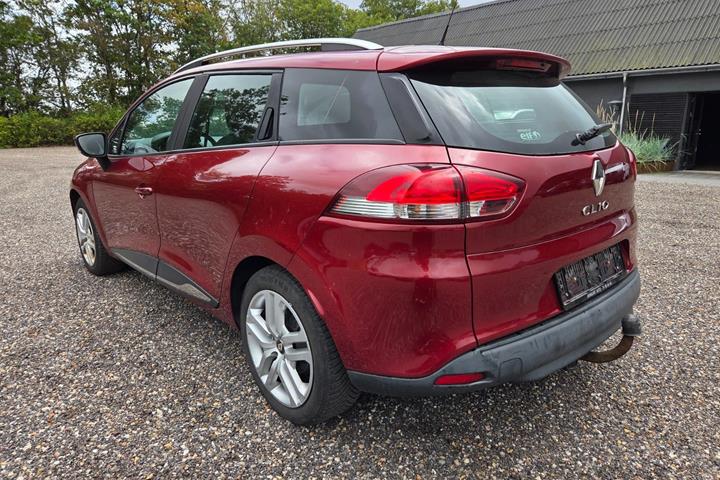 Rød Renault Clio IV fra 2018