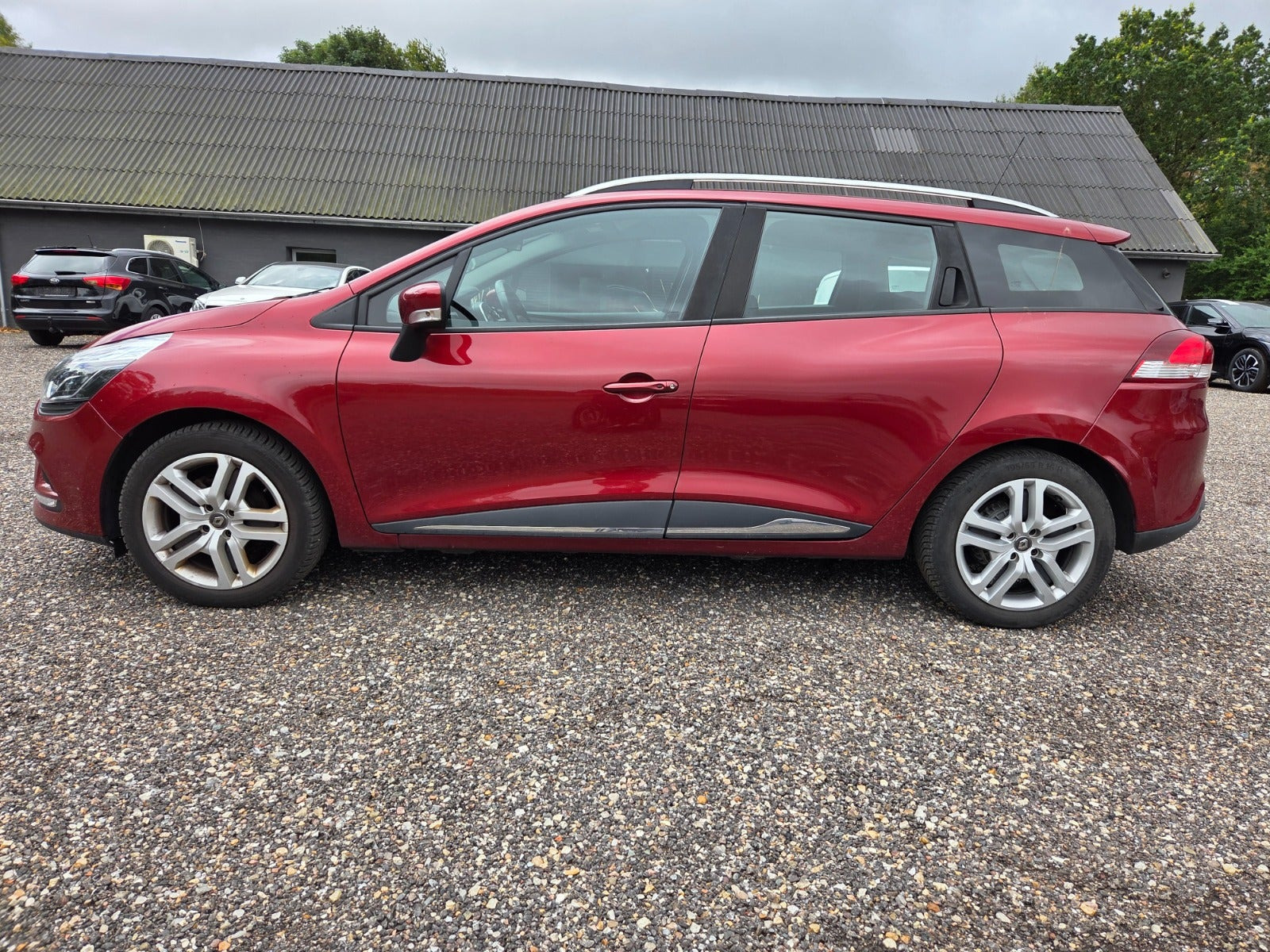 Rød Renault Clio IV fra 2018