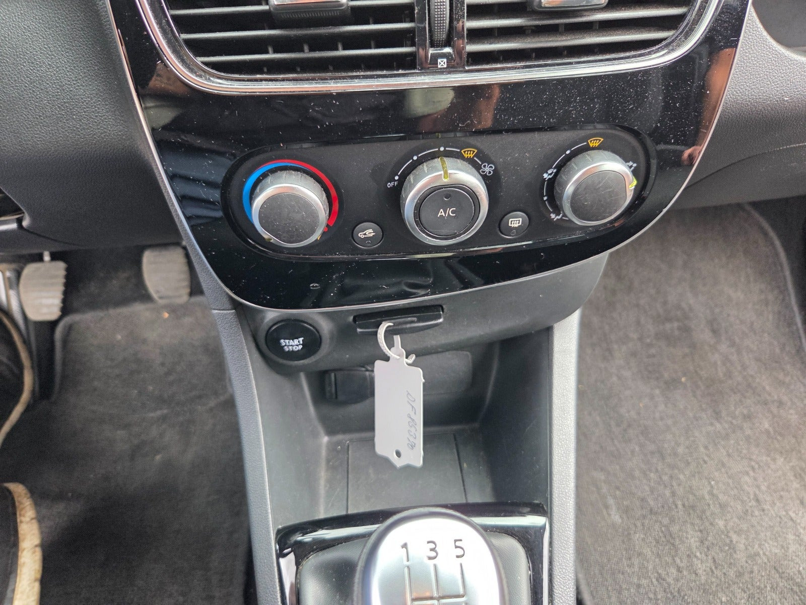 Rød Renault Clio IV fra 2018