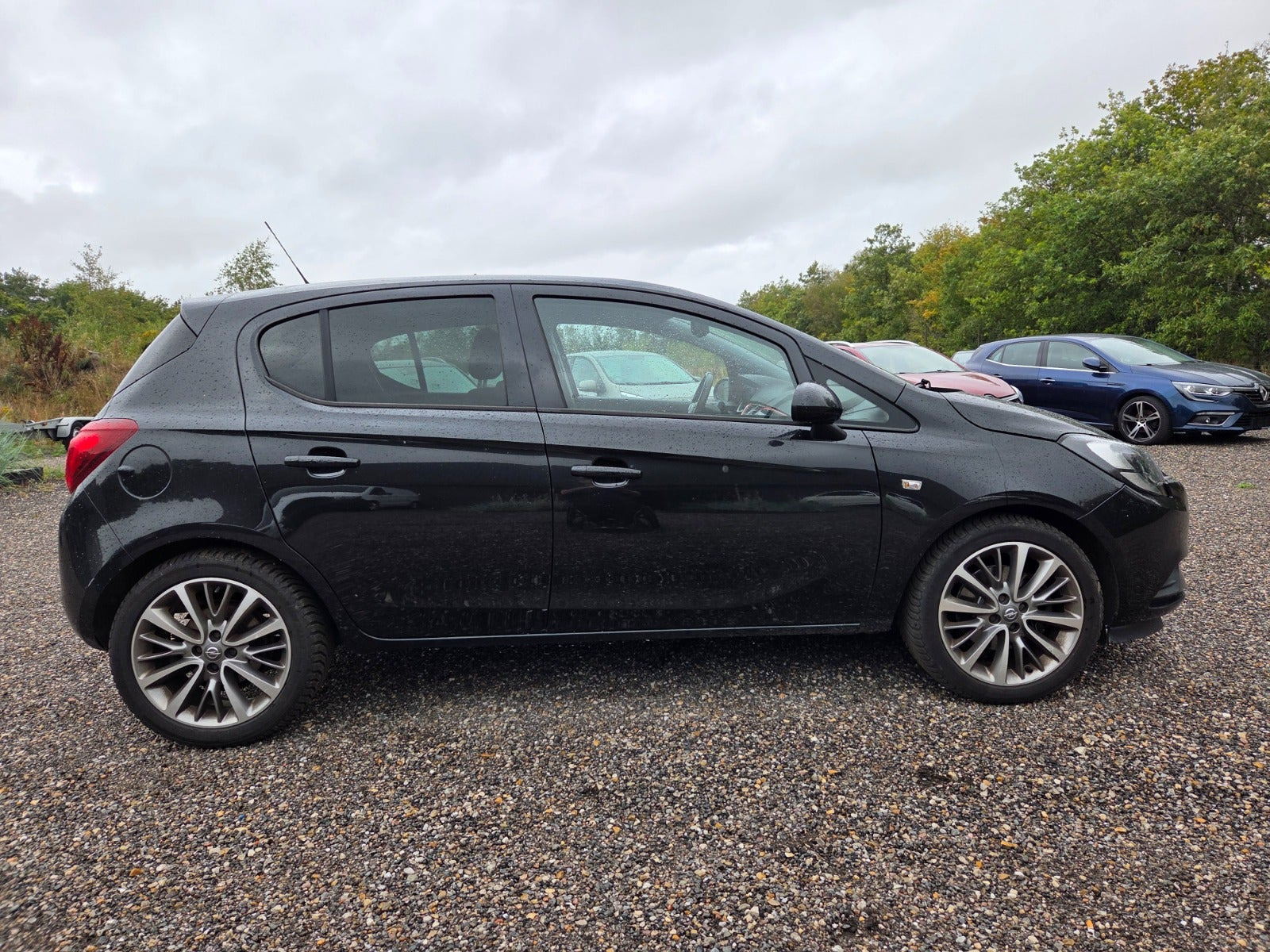 Sort Opel Corsa fra 2016